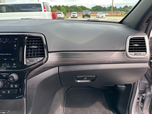 Vehicle image 41 of 47