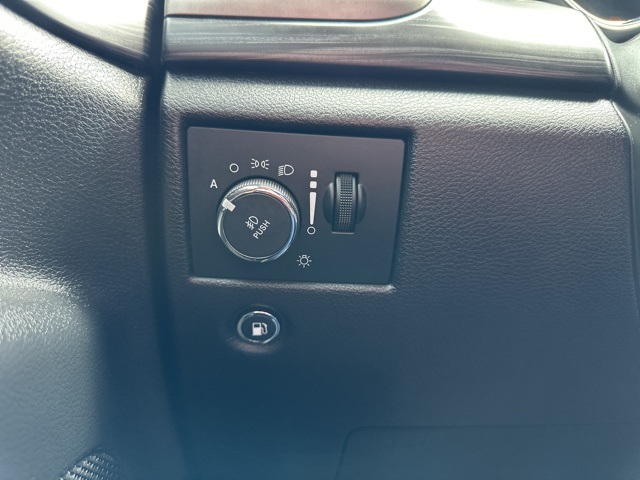 Vehicle image 25 of 47