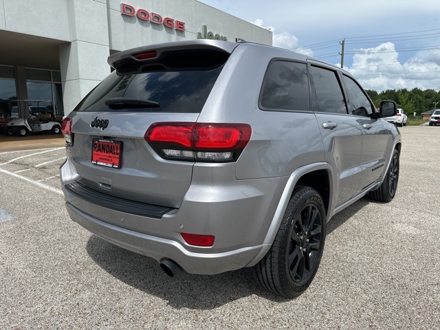 Vehicle image 5 of 47