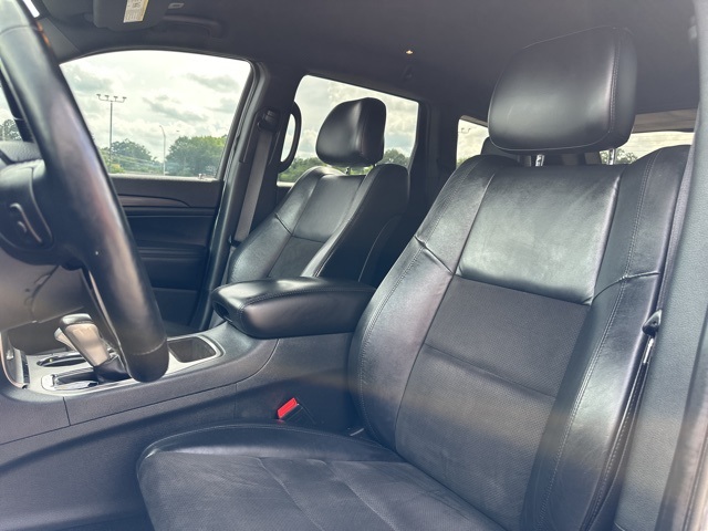 Vehicle image 10 of 47