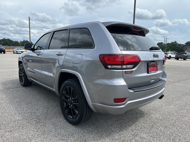 Vehicle image 7 of 47