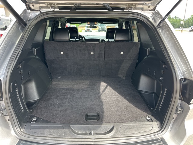 Vehicle image 33 of 47