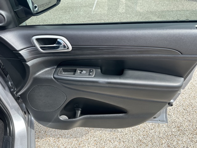 Vehicle image 42 of 47