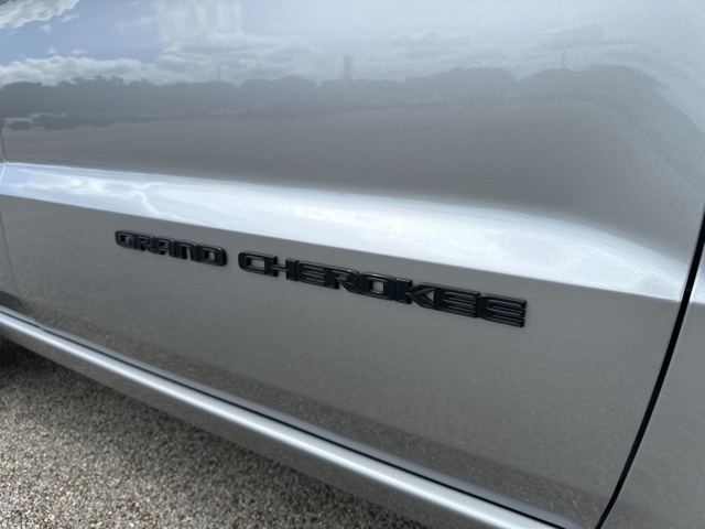Vehicle image 43 of 47