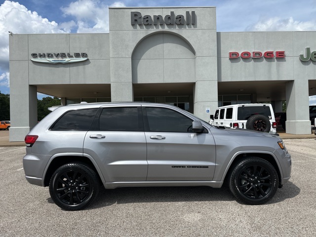 Vehicle image 4 of 47
