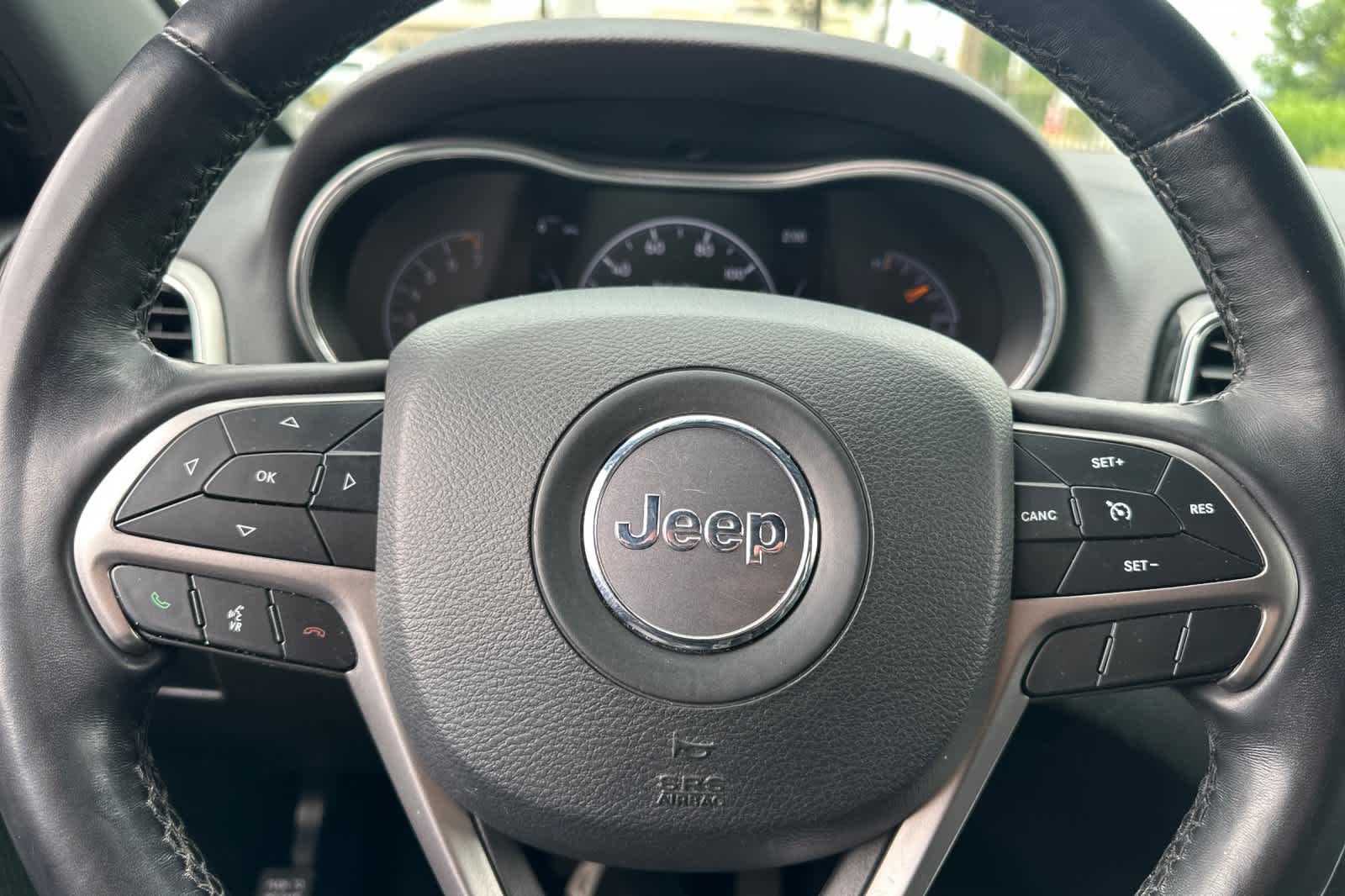 Vehicle image 23 of 29