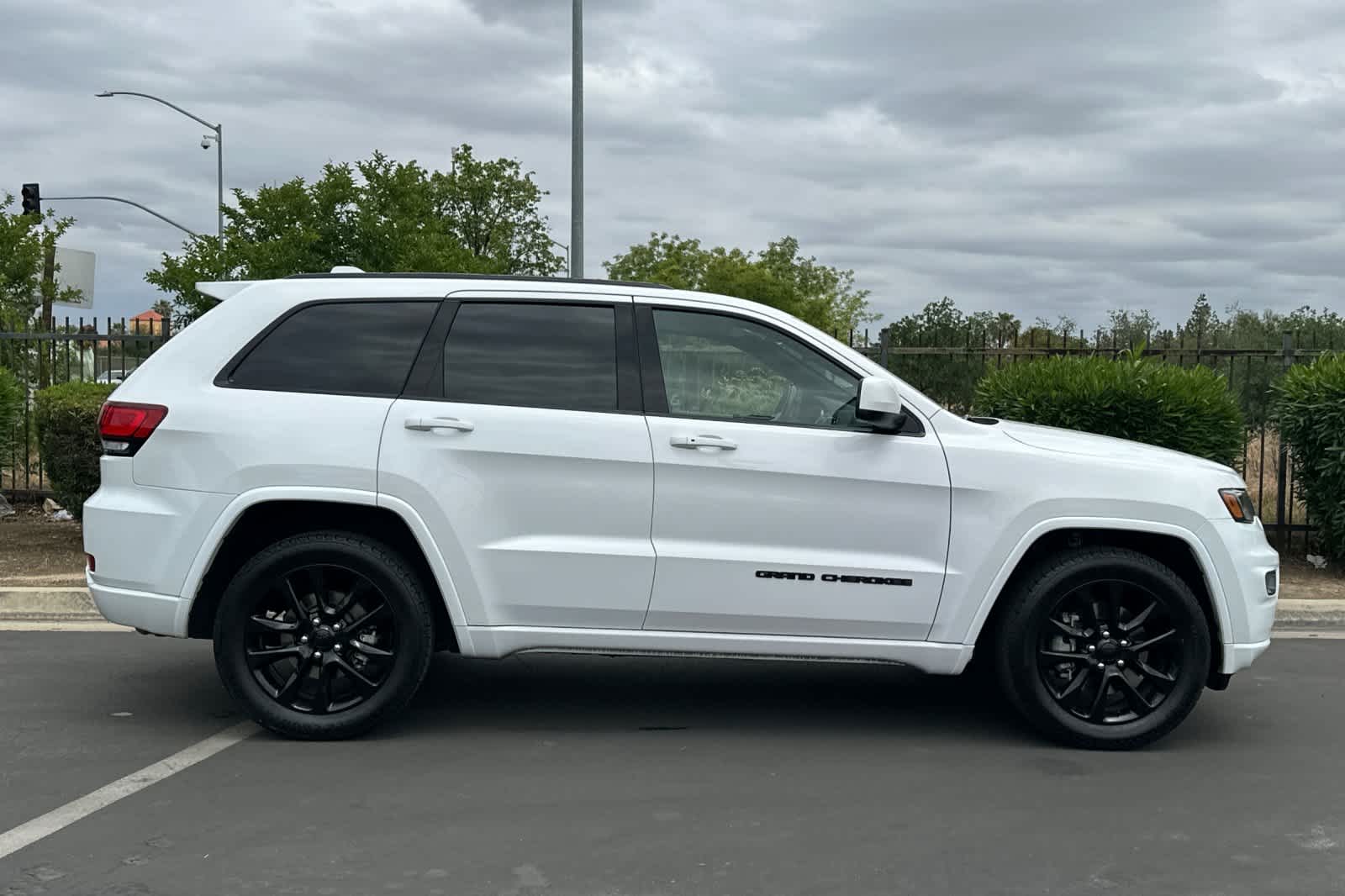 Vehicle image 4 of 29