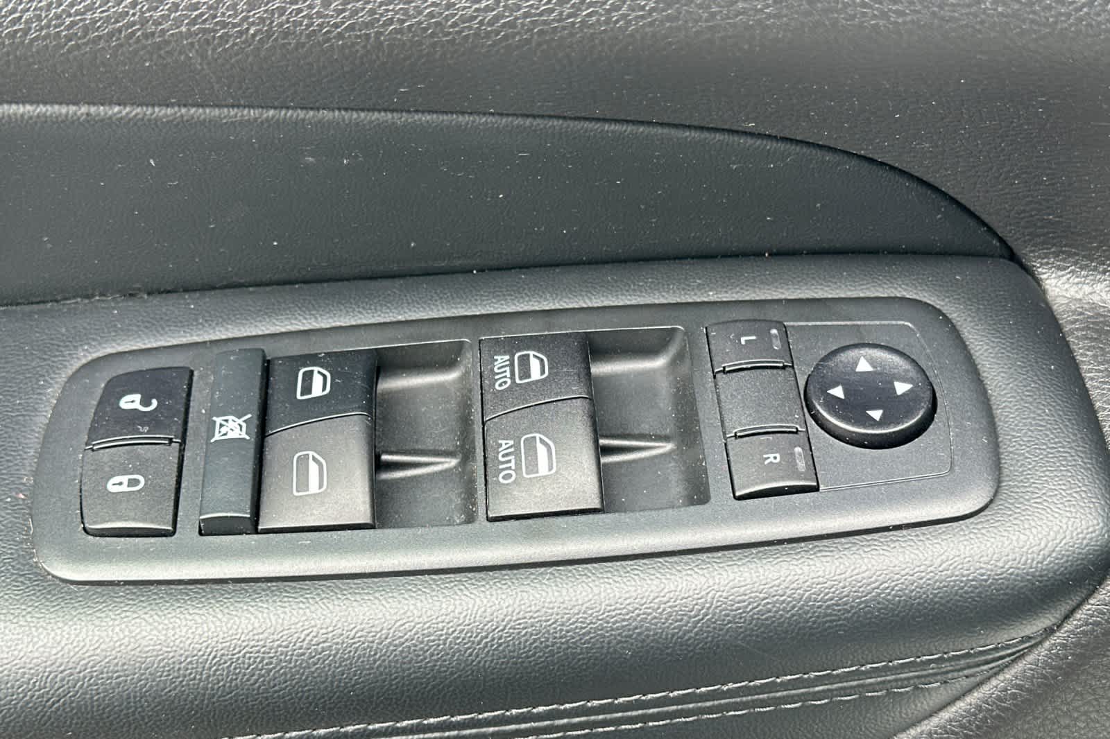 Vehicle image 13 of 29
