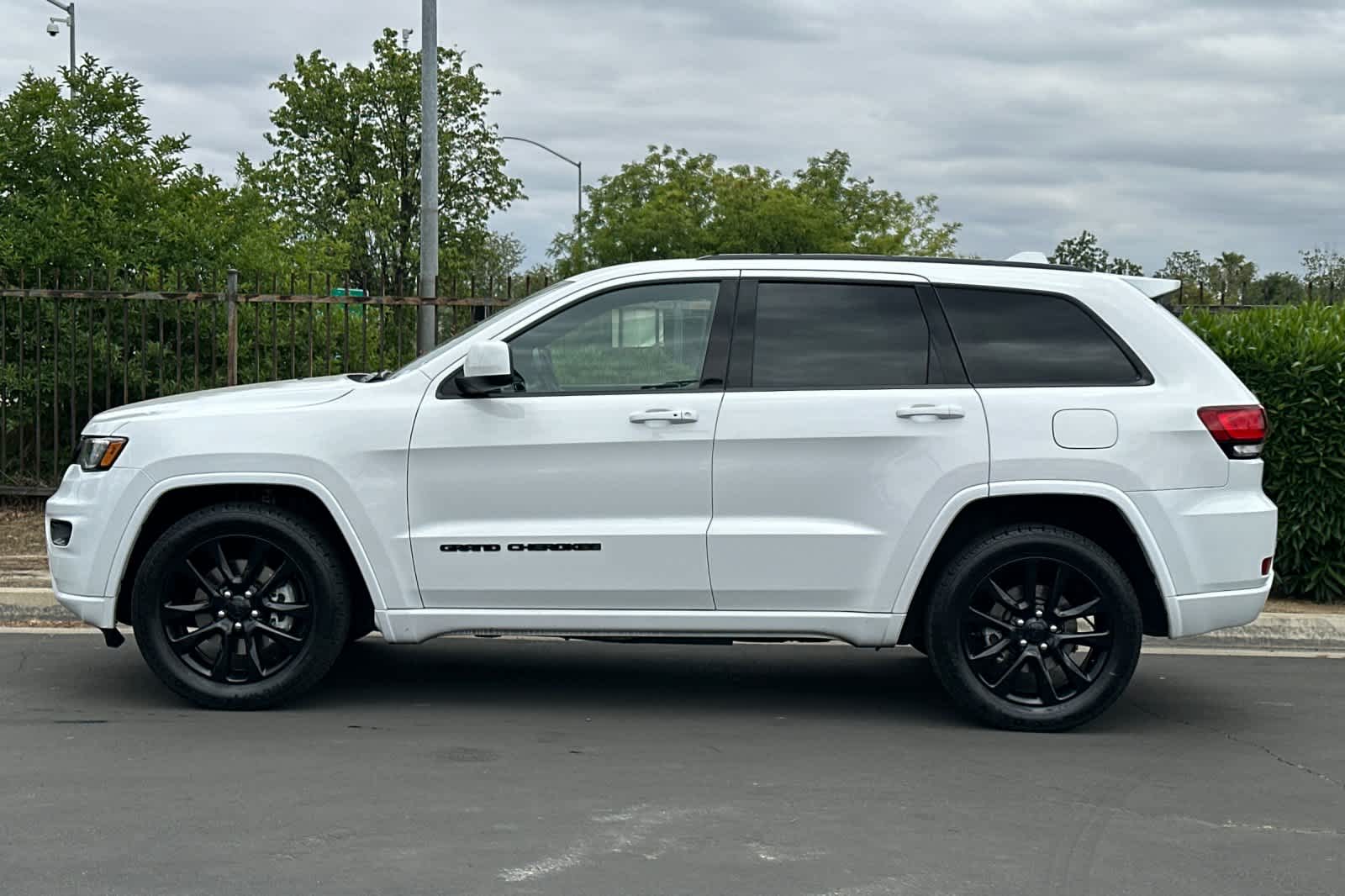 Vehicle image 8 of 29