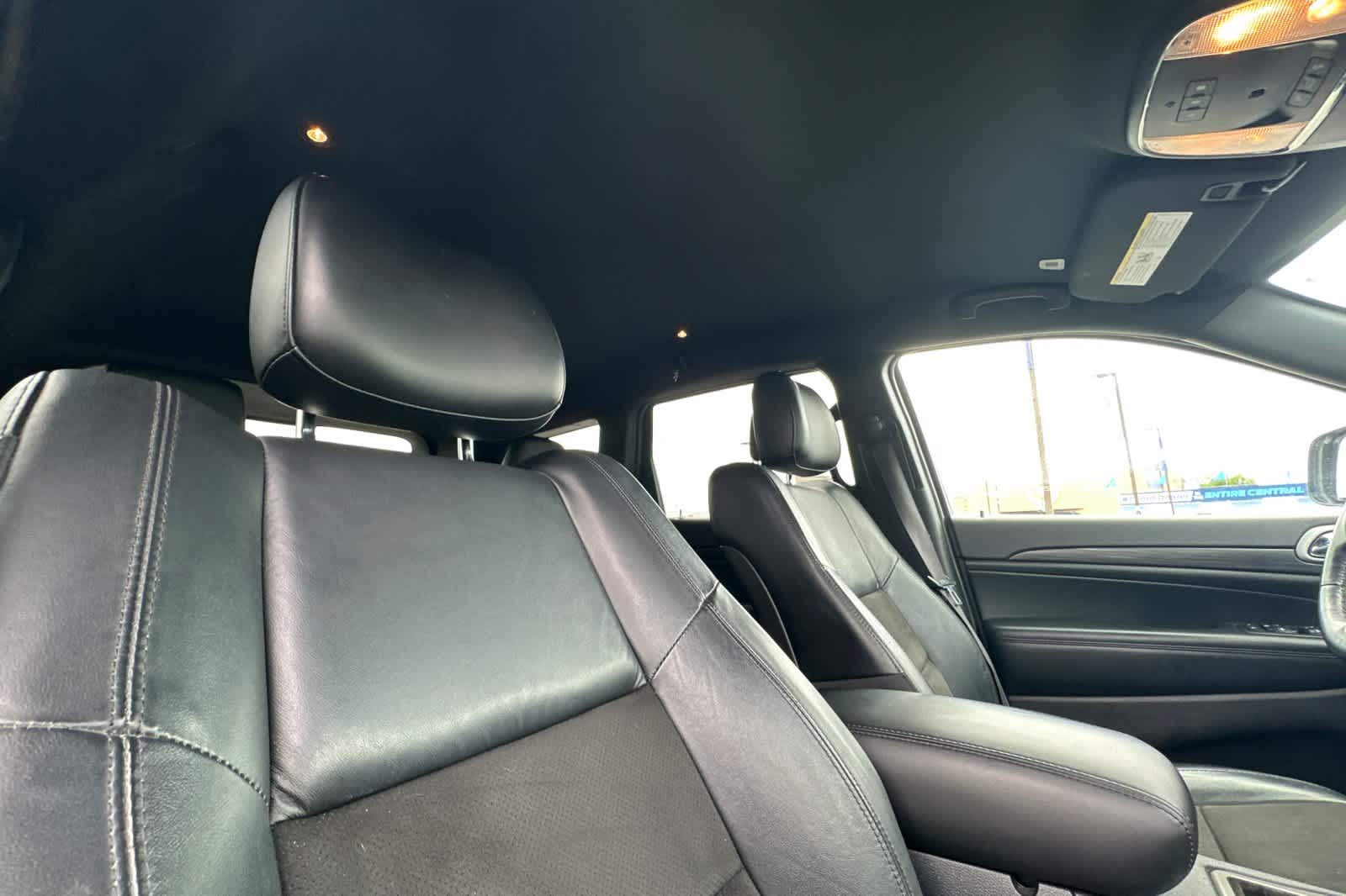 Vehicle image 17 of 29