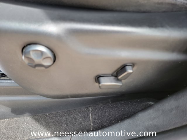 Vehicle image 28 of 34