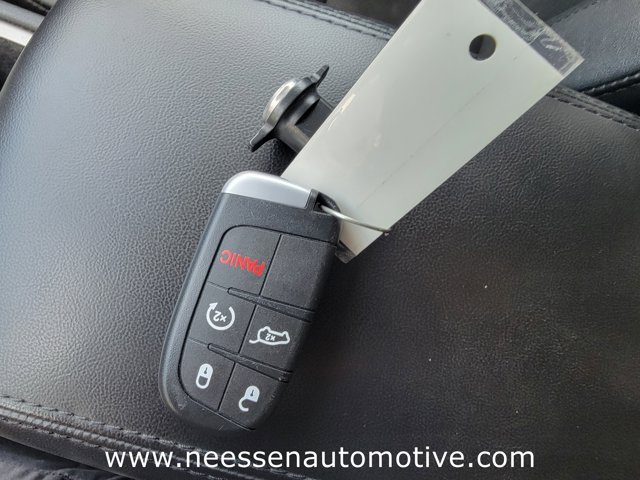 Vehicle image 25 of 34