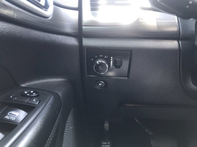 Vehicle image 26 of 30