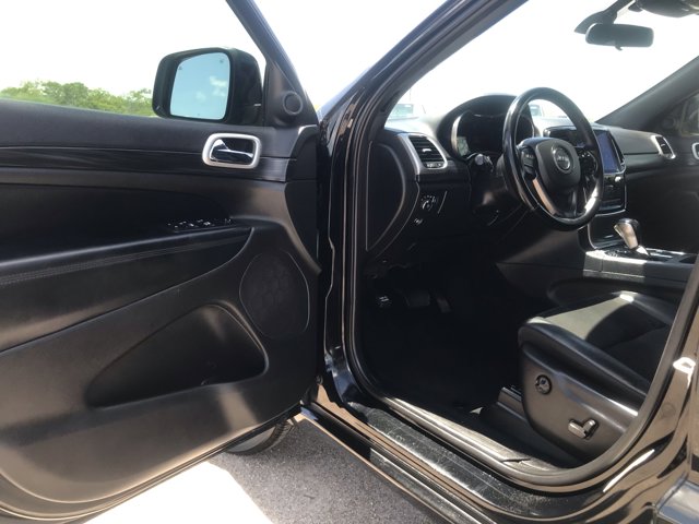 Vehicle image 19 of 30