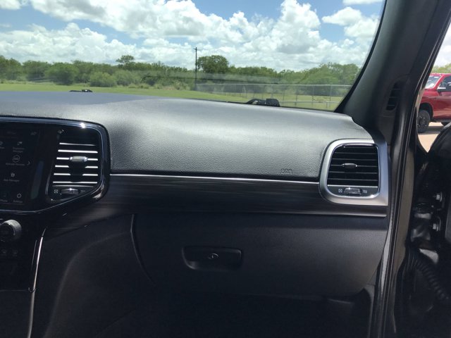 Vehicle image 20 of 30