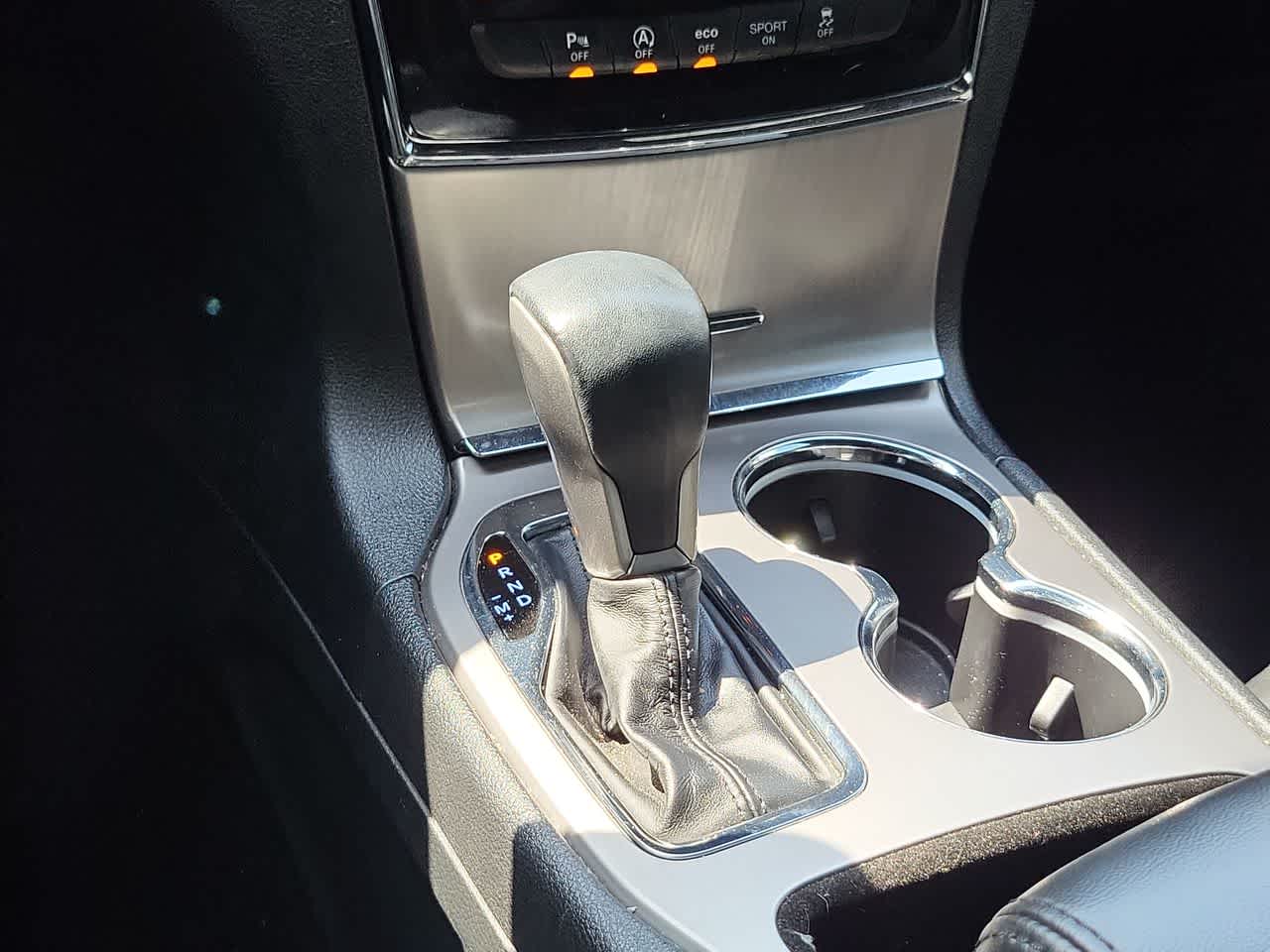Vehicle image 25 of 29