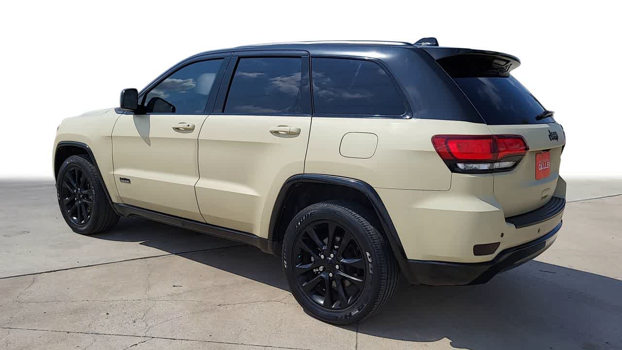 Vehicle image 10 of 29