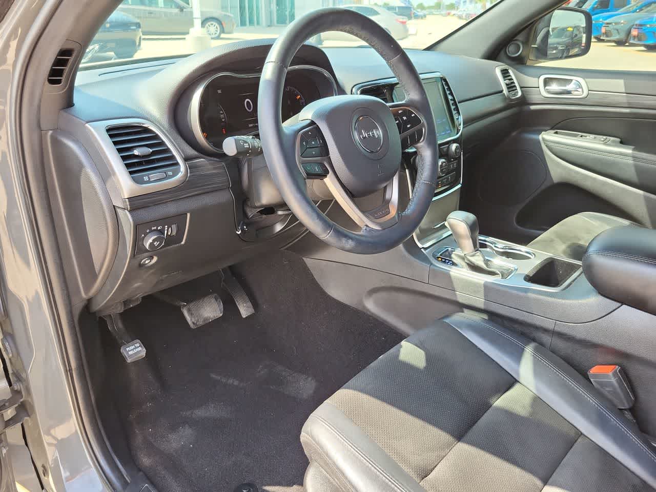 Vehicle image 14 of 29