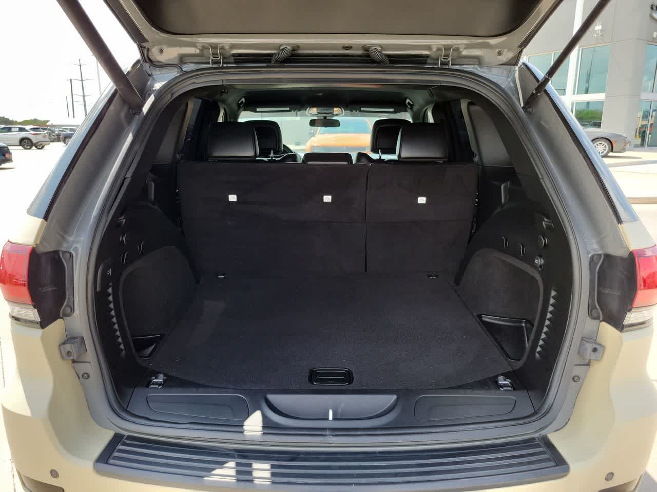 Vehicle image 27 of 29