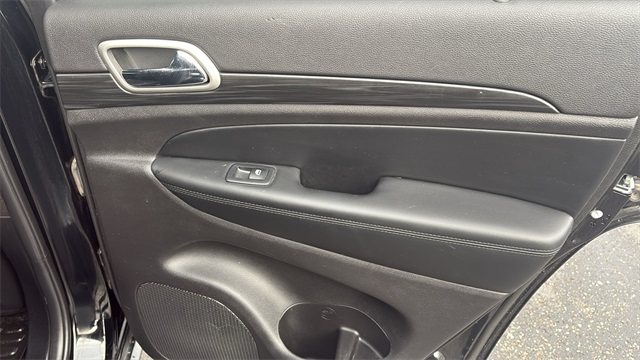 Vehicle image 23 of 26
