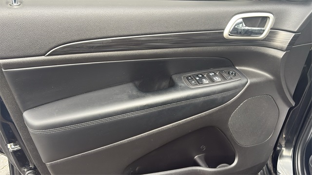 Vehicle image 18 of 26
