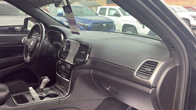 Vehicle image 24 of 26