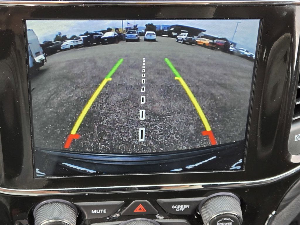 Vehicle image 16 of 25