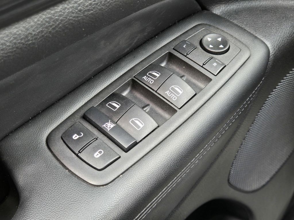 Vehicle image 24 of 25