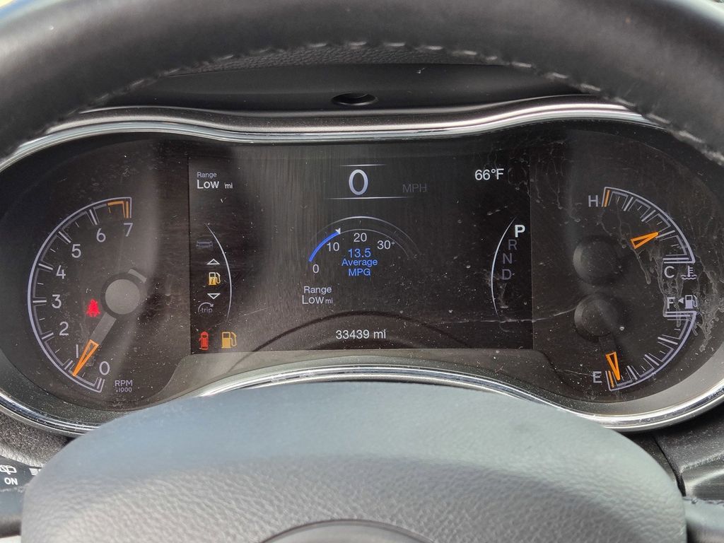 Vehicle image 22 of 25