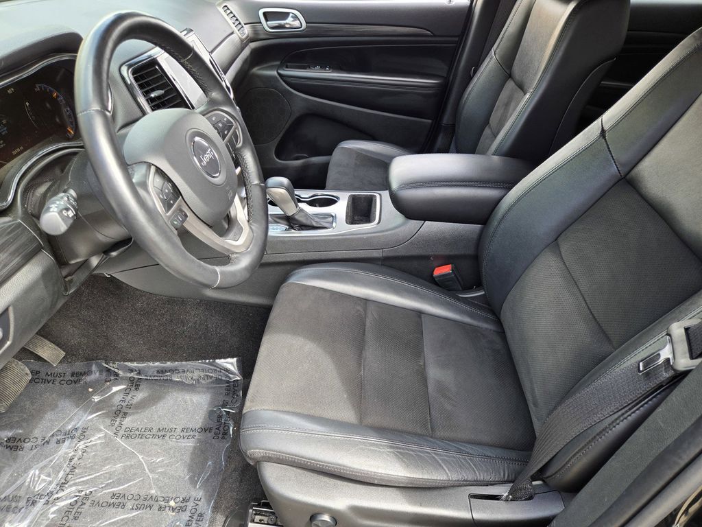 Vehicle image 14 of 25