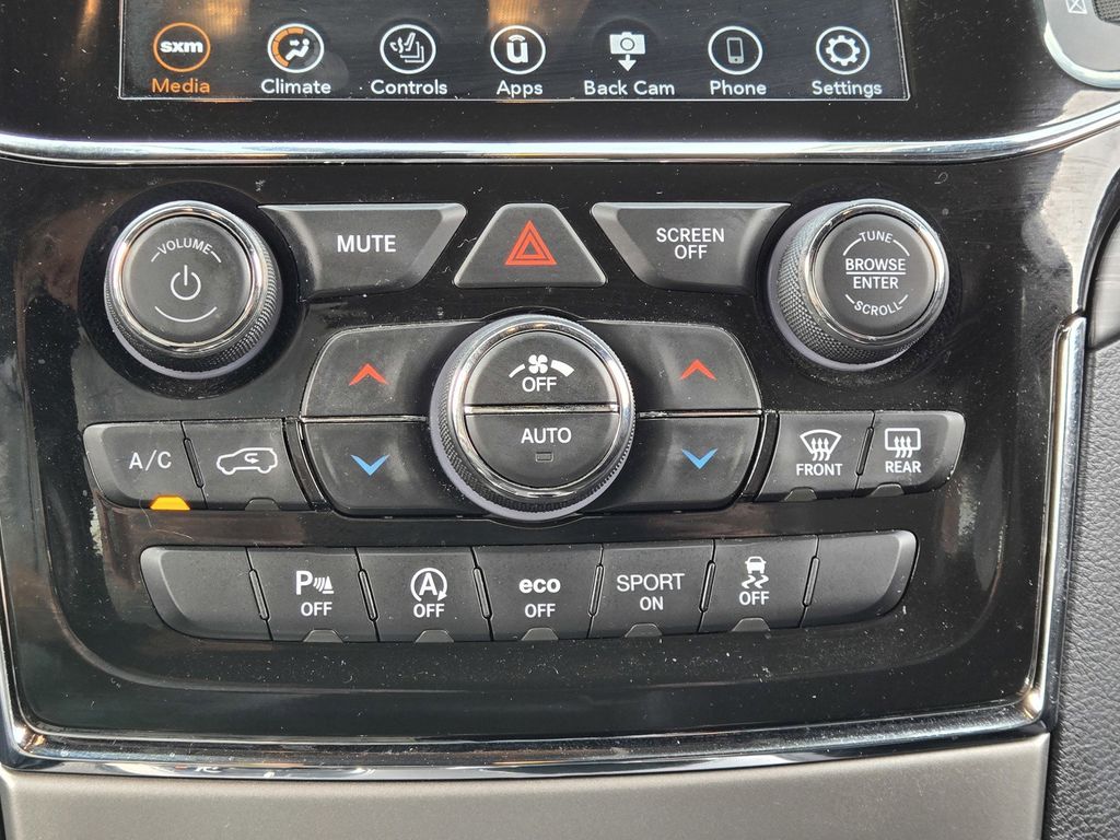 Vehicle image 18 of 25