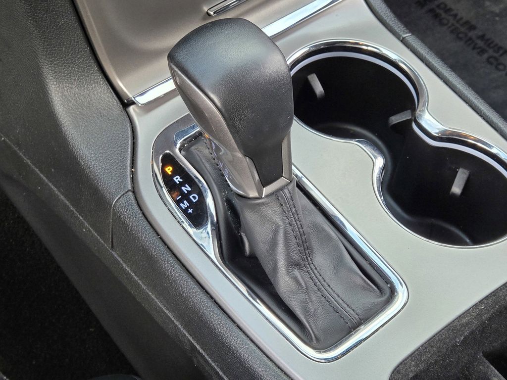 Vehicle image 19 of 25