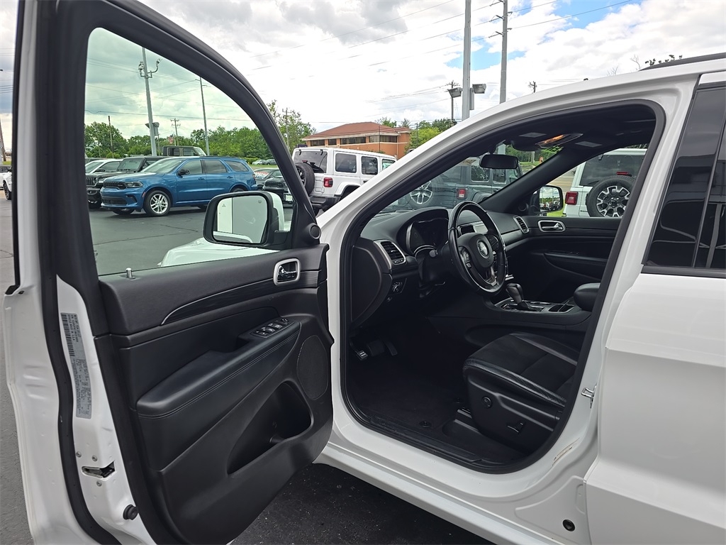 Vehicle image 14 of 22