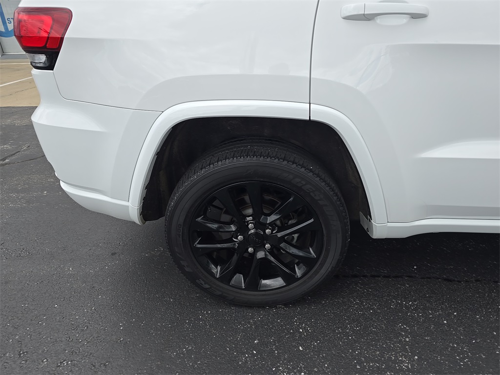 Vehicle image 11 of 22