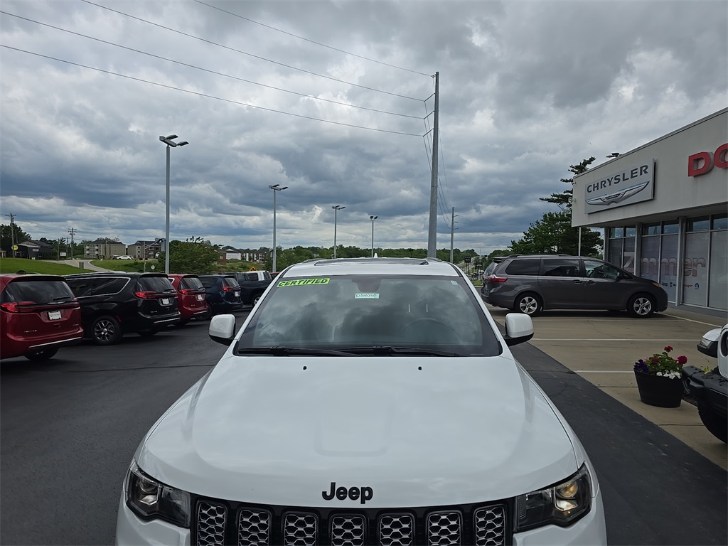 Vehicle image 9 of 22