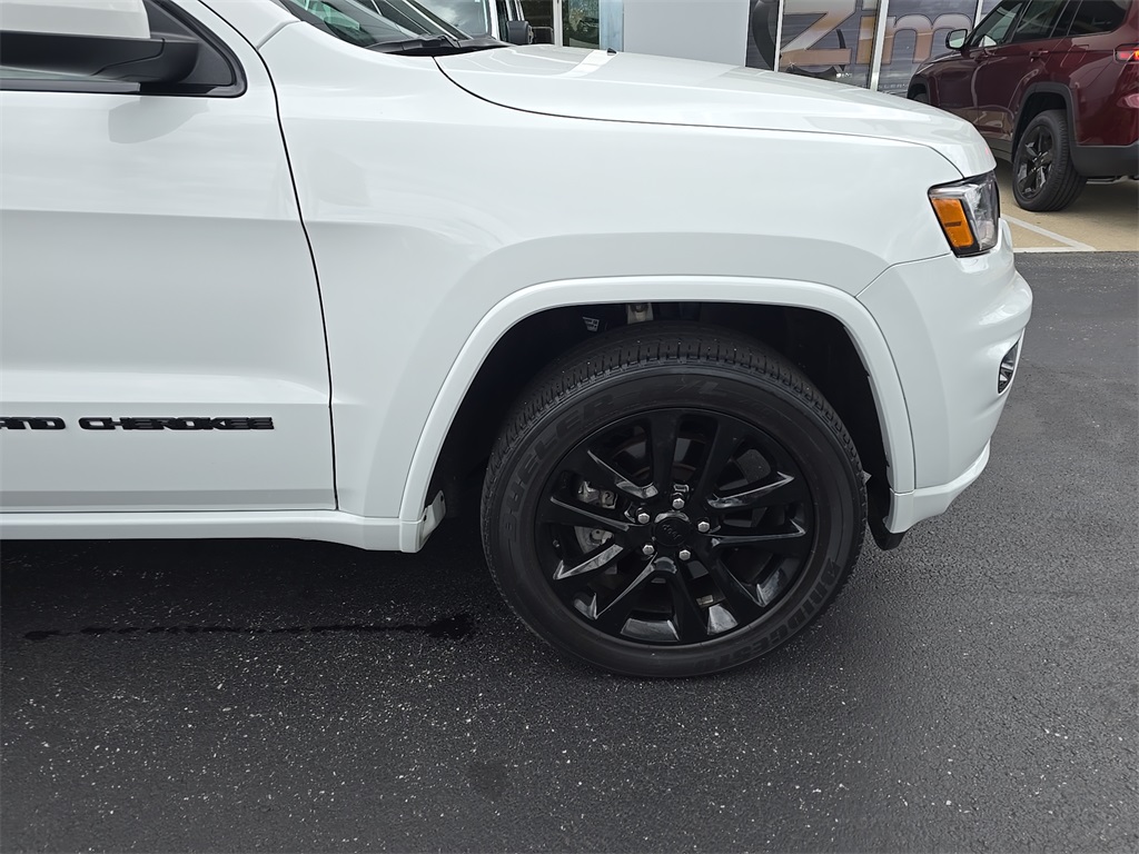 Vehicle image 10 of 22