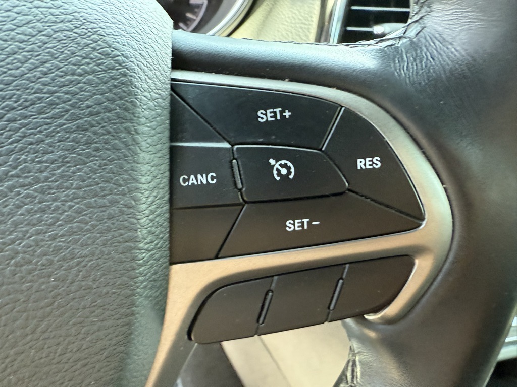 Vehicle image 17 of 29