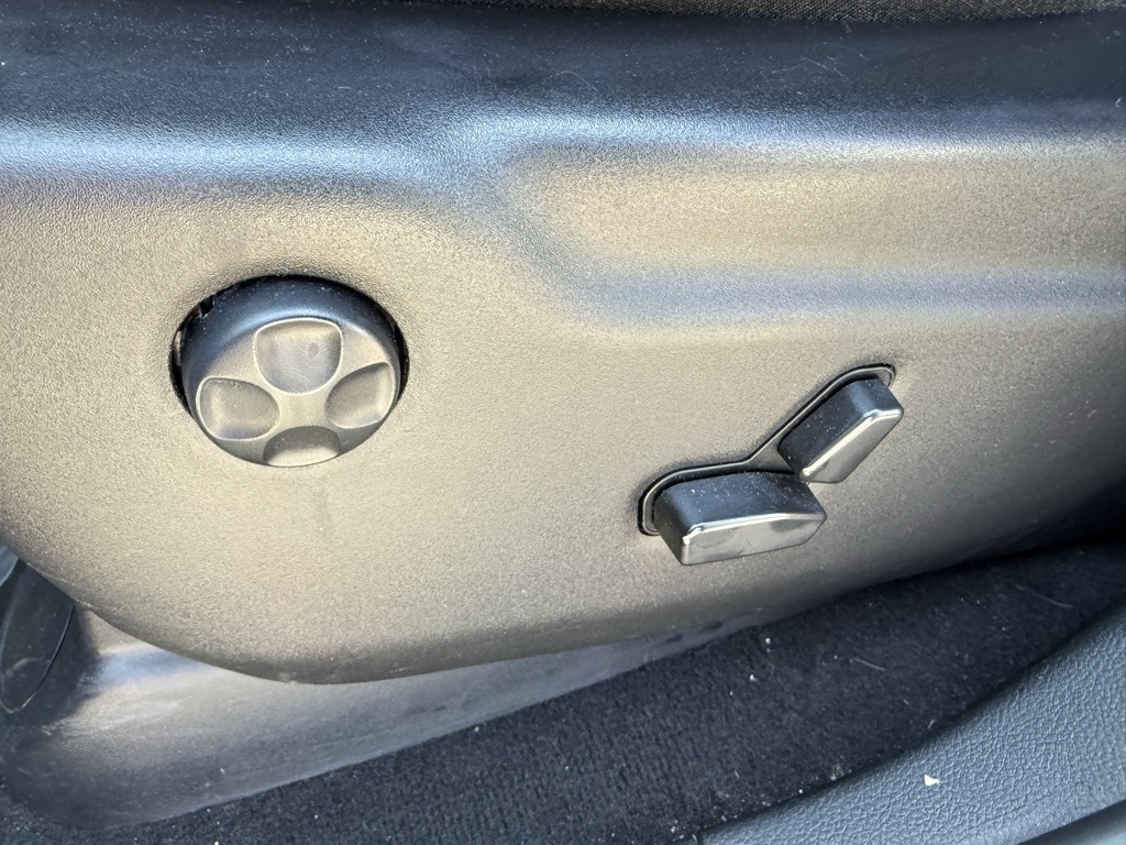 Vehicle image 18 of 29