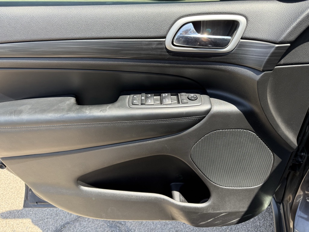 Vehicle image 11 of 29
