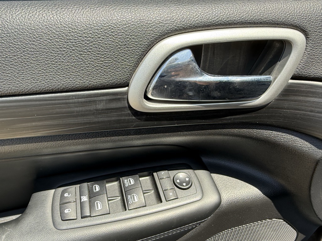 Vehicle image 10 of 29