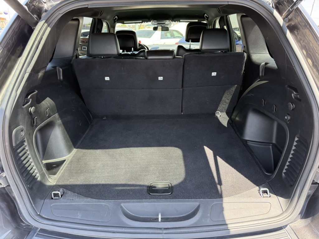 Vehicle image 27 of 29