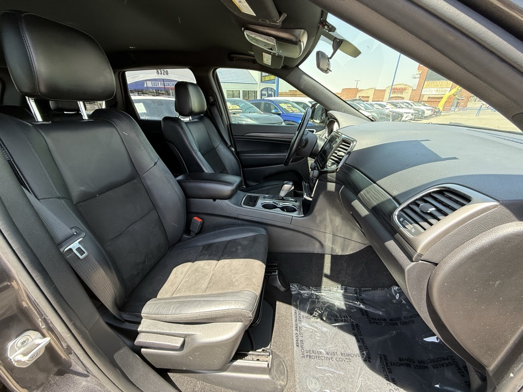 Vehicle image 25 of 29