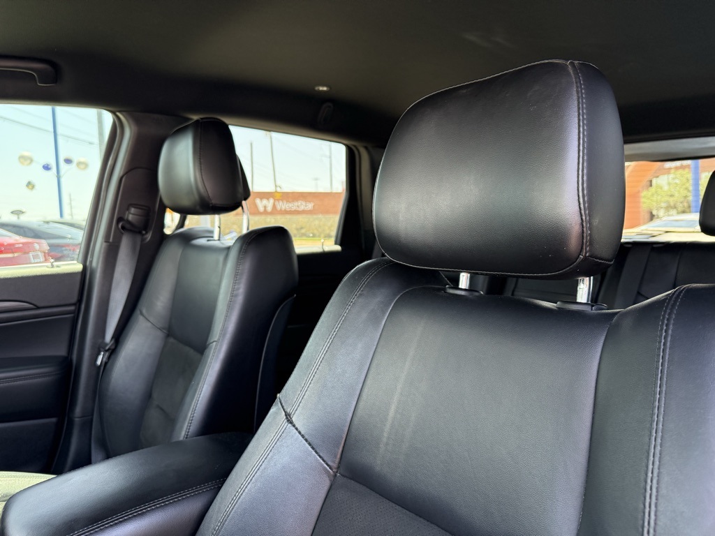 Vehicle image 13 of 29