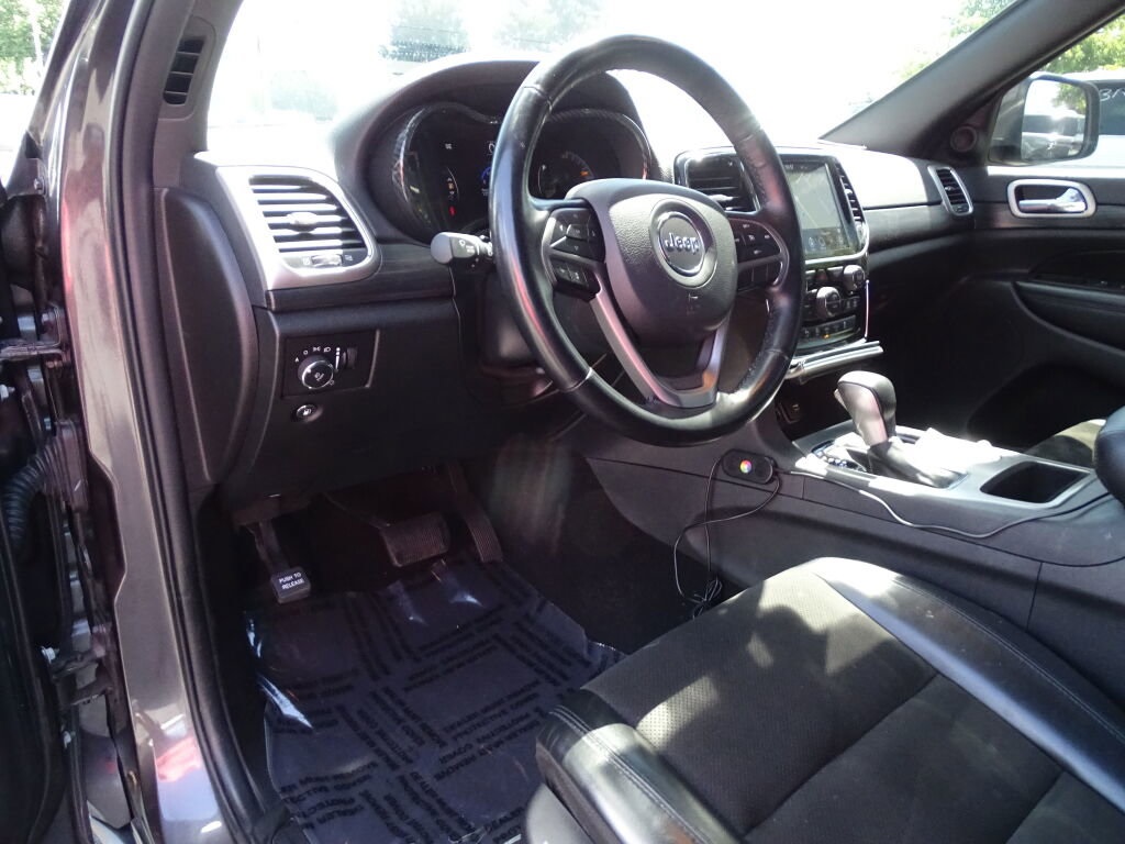 Vehicle image 21 of 31