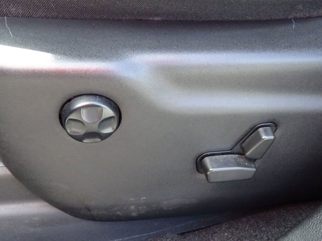 Vehicle image 23 of 31