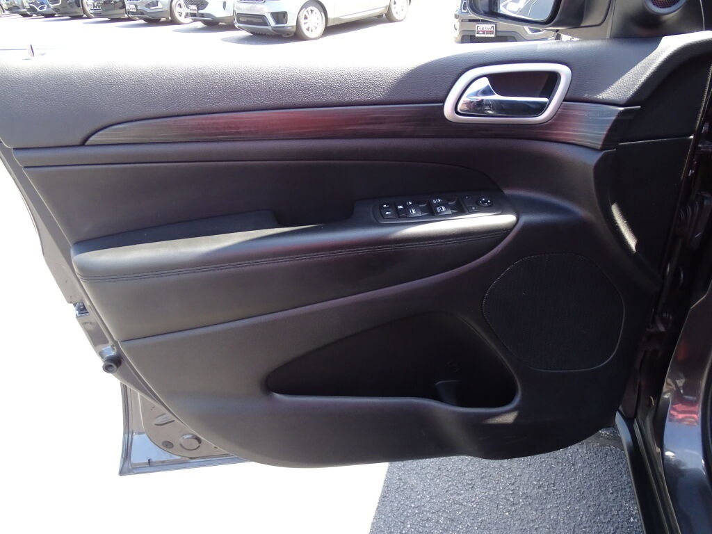 Vehicle image 19 of 31