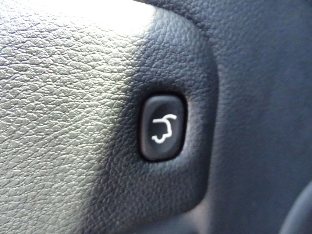Vehicle image 16 of 31