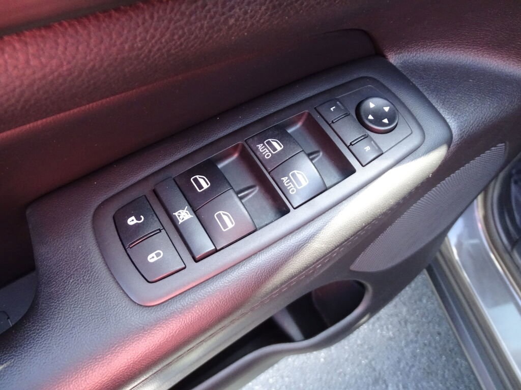 Vehicle image 20 of 31