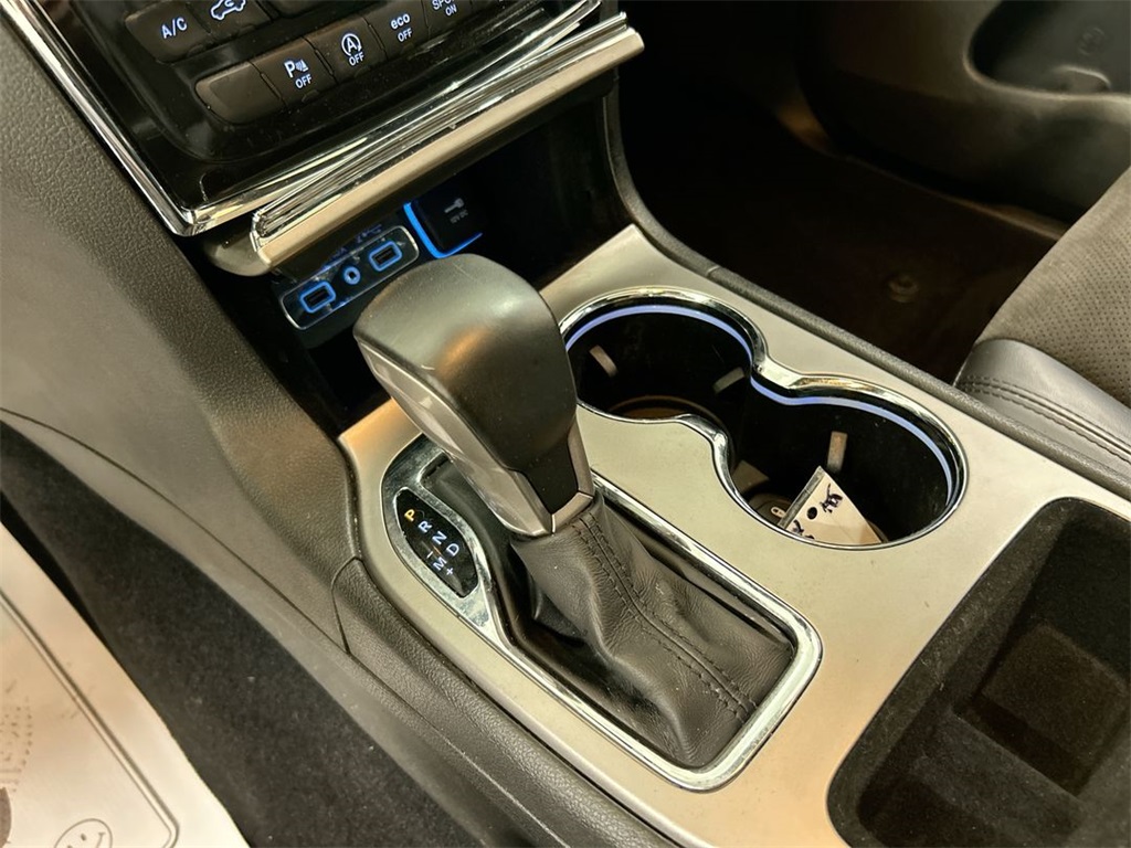 Vehicle image 19 of 25