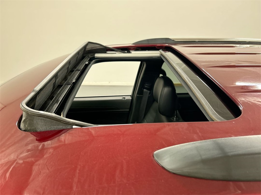 Vehicle image 21 of 25